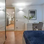 Guesthost - Charming Int - 3 Apartment Ferrara