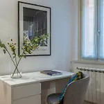 Guesthost - Charming Int - 3 Apartment