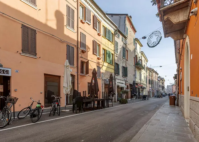 Guesthost - Charming Int - 3 * Ferrara