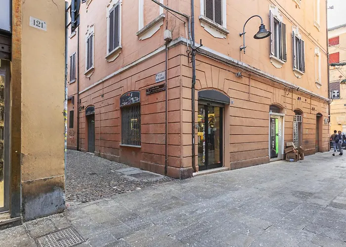 Guesthost - Charming Int - 3 Appartamento Ferrara